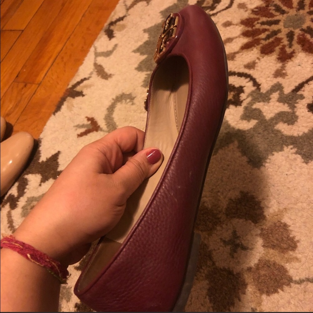 🌼Shoe Sale🌼 Maroon Tory Burch Flat Shoes on Sale - Picture 2 of 5